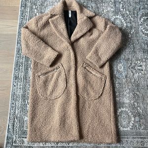 Mural teddy coat